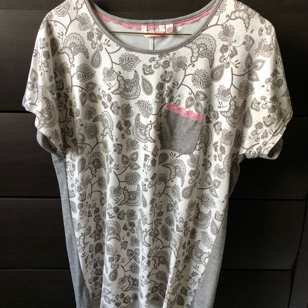 BUNDLE DEAL! ✨ La Vie En Rose PJ top